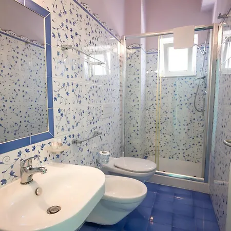 Nefele Hotel 3*