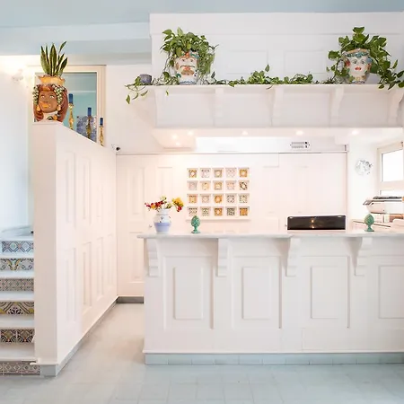 Nefele Giardini Naxos