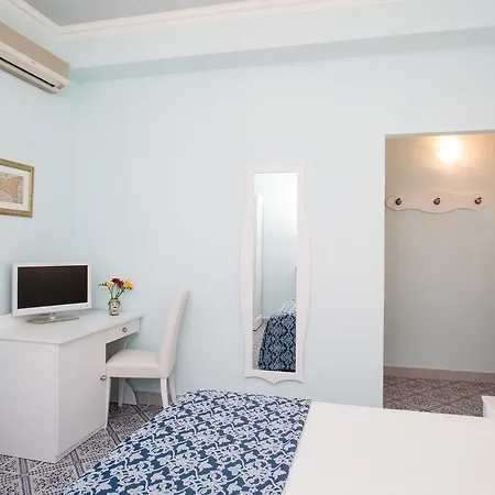 Nefele Otel