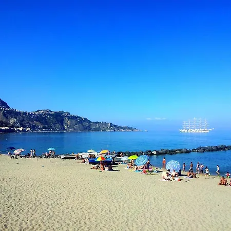 Nefele Giardini Naxos