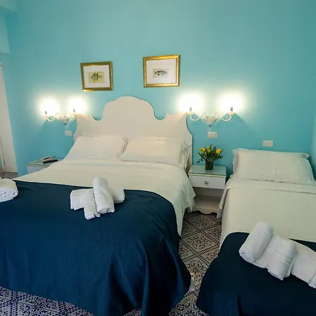 Nefele Hotel 3*