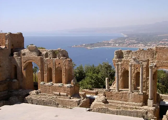 オテル ネフェレ 3* ジャルディーニ・ナクソス