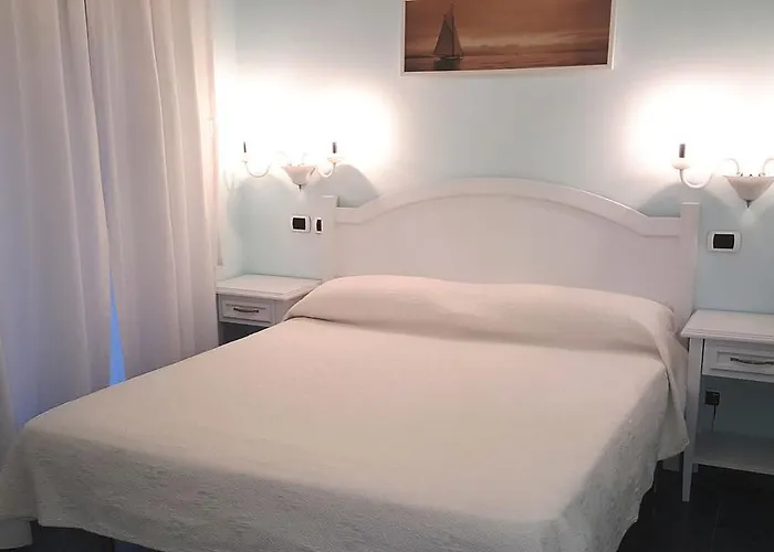 Nefele Giardini Naxos